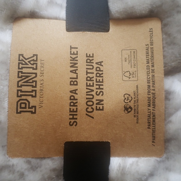 NWT Victoria Secret PINK Sherpa Blanket - Picture 2 of 5
